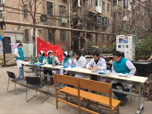 黄河三门峡医院团委举行“送健康进社区”义诊志愿活动